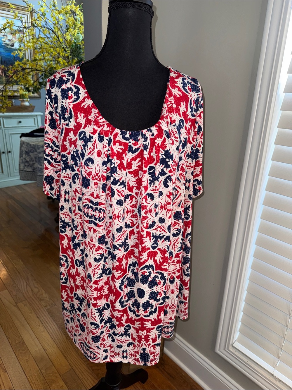Liz Claiborne Red and Navy Floral Scoop Neck Tunic